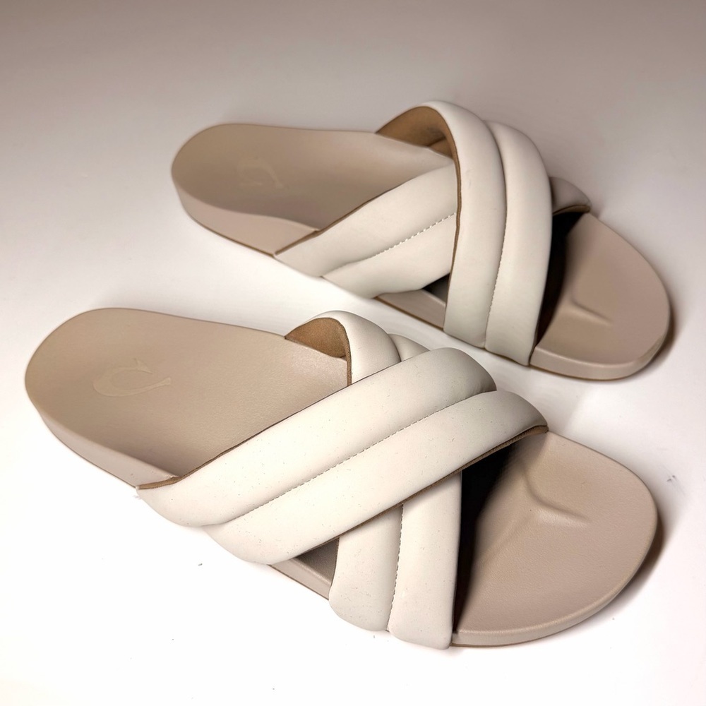 OluKai Women’s Hila Puffy Tan Slide Sandals Size- 10